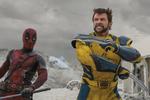 Mens Deadpool drømmer hedt om at blive Marvel-Jesus, tager Wolverine mere modvilligt imod en sidste chance. Et ekstra lag af meta-ironi tilføres af den kendsgerning, at Reynolds selv har spillet en ugleset udgave af Deadpool i en gammel ’Wolverine’-film. Foto: 20th Century/Marvel