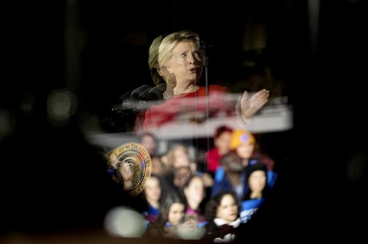 Den amerikanske efterretningstjeneste CIA mener, at statsstyrede russiske grupper arbejdede på at miskreditere Hillary Clinton og dermed hindre hende i at vinde præsidentvalget i USA. 