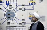 Irans præsident, Hassan Rouhani, besøger atomanlægget lige uden for havnebyen Bushehr i det sydlige Iran. FN har ifølge atomaftalen ret til fuld inspektion af alle Irans atomanlæg. Mohammad Berno/AP
