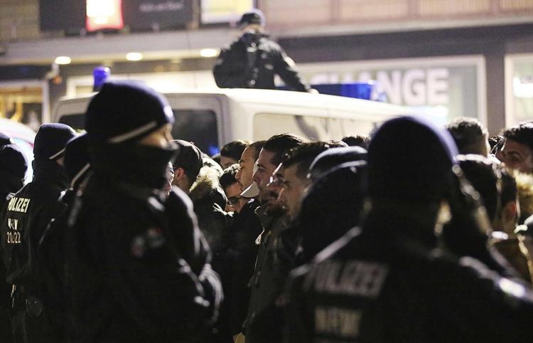 POLITIET i Köln tjekkede identitet og andet på omkring 1000 mænd med nordafrikansk baggrund nytårsaften. 