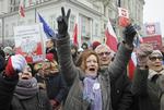 Før jul blokerede demonstranter indgangen til parlamentet Sejmen i Warszawa, mens nogle af dem viftede med den forfatning, som de mener, at regeringen underminerer. 