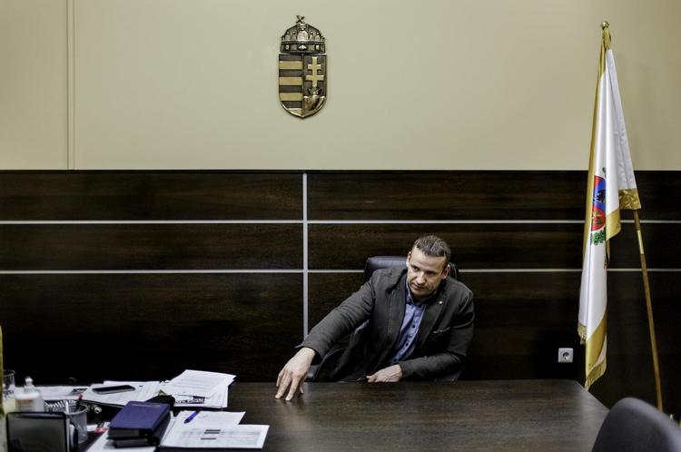 Ansatte fra Donald Trumps kampagne var sidste år i Ásotthalom for at lære af borgmesterens erfaringer med grænsehegnet. Han er stor fan af Trump. 