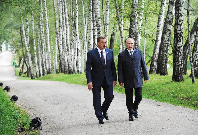 Vladimir Putins tidligere livvagt guvernør Aleksej Djumin bliver i russiske medier fremhævet som en oplagt kandidat til præsidentvalget i 2024. 