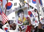 I månedsvis har sydkoreanere demonstreret mod præsident Park Geun-hye. Men i går var det den nu afsatte præsidents støtter, der dominerede gadebilledet i hovedstaden Seoul. 