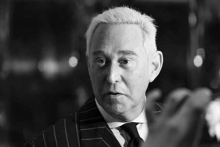 Politisk rådgiver Roger Stone har en stor sæk med beskidte tricks. Han har haft kontakt til Trump siden 1999.  