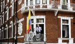 Julian Assange har opholdt sig inden for i snart fem år. Kun få gange er han trådt ud på ambassadens balkon i London for at holde en tale. 
