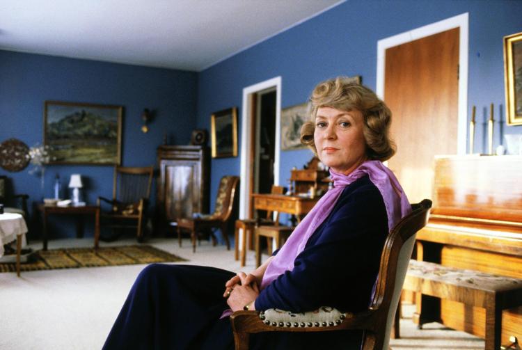I 1980 rykkede Vigdis Finnbogadottir ind i Islands præsidentbolig, Bessastadir, som verdens første folkevalgte, kvindelige statsoverhoved. Hun sad til 1996. 