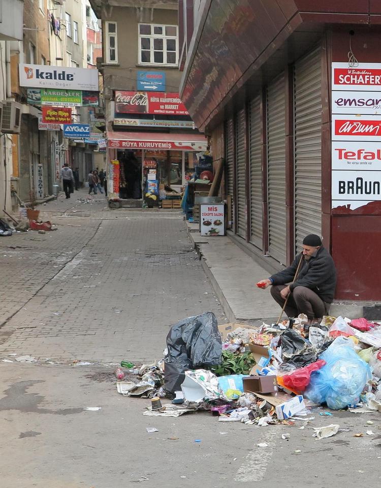 Diyarbakir i den sydøstlige del af Tyrkiet blev også medtaget af kampene mellem staten og kurdiske oprørere. Her et tilbageblik til december 2015. 