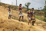 Mange indbyggere forlod den indianske landsby Jurubia på Colombias nordlige Stillehavskyst under borgerkrigen mellem Farc og landets regering. De fleste er nu vendt hjem og håber, de kan opbygge en fredelig tilværelse og leve af jagt og fiskeri. 