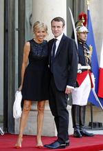 Brigitte og Emmanuel Macron har været uadskillelige, siden den 16-årige gymnasieelev forelskede sig i sin 24 år ældre lærer. Hun har støttet ham under studierne og på vejen mod toppen. I disse dage deltager hun meget aktivt i hans valgkamp og er klar til at blive 'førstedame'. 