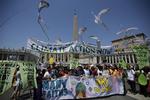 Pave Frans velsignede de klimademonstranter, der mødte op foran Peterskirken i Rom 28. juni 2015. Få uger før havde han selv udsendt en hyldest til klimaet. 
