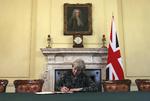 Premierminister Theresa May underskrev i marts brevet, som formelt startede brexitprocessen. Mange briter i udlandet af usikre over, hvad Brexit kommer til at betyde for deres rettigheder. 