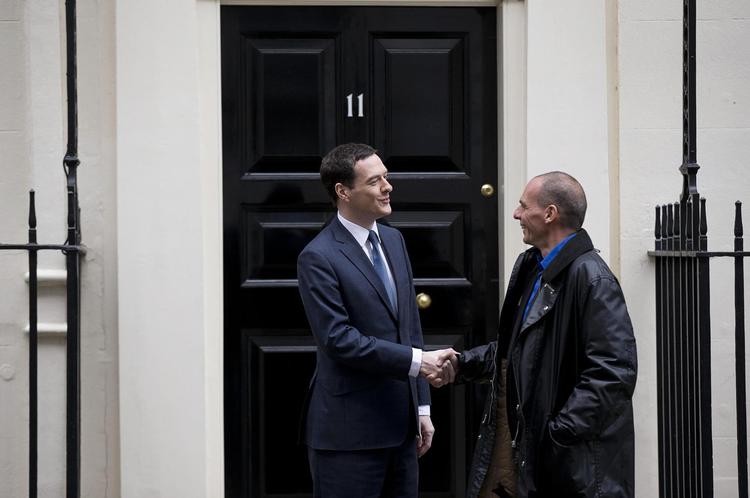 Læderjakken var med til at tegne et billede af Yanis Varoufakis som en outsider blandt EU's jakkesæt. Menlige denne læderfrakke til mødet med George Osborne skyldtes alene, at Varoufakis havde glemt sin kuffert i en taxa og måtte låne sig frem på den græske ambassade. 