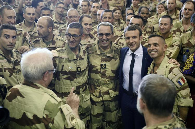 Præsident Macron besøgte efter indsættelsen de franske soldater i Mali, hvor de kæmper mod terrorgrupper. Han vil forsøge at gøre præsident Putins Rusland til en vigtig allieret i kampen mod terrorismen. 