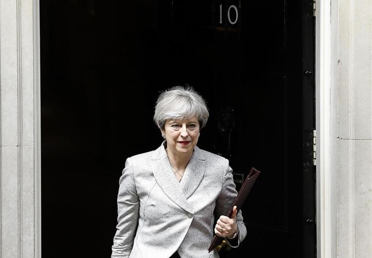Theresa May er under pres om Brexit-kursen – selv i hendes eget parti stikker ønskerne i vidt forskellige retninger. 