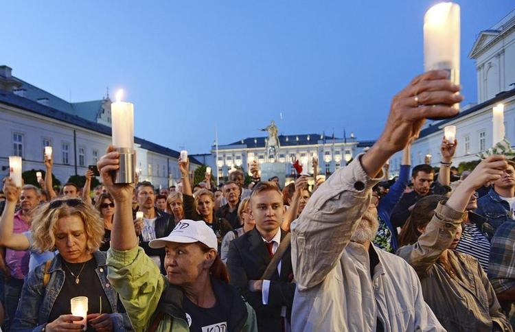 Tirsdag protesterede mange polakker igen imod regeringens domstolsreform. 