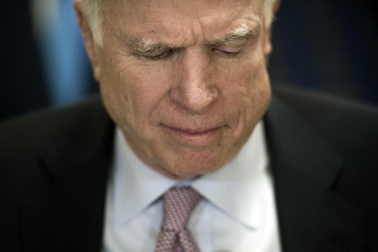 John McCain er kendt som en fighter og har tidligere vundet kampen mod hudkræft, men denne gang er han ramt af en tumor i hjernen, og prognosen er dyster. 