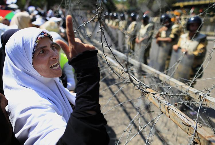 Den egyptiske præsident Fattah al-Sisi holder landet i et jerngreb, og regeringskritiske demonstranter må regne med smertefuld behandling, hvis politiet får fat i dem. 