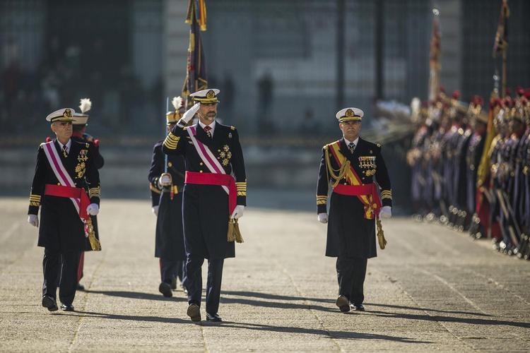 Den spanske kong Felipe VI regerer i denne tid over et land, der splittes mere og mere. I en tale i aftes manede han til mådehold. Arkivfoto: Andres Kudacki/AP
