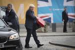 Udenrigsminister Boris Johnson gør det sværere for Theresa May at udstikke en brexitkurs. 