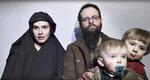 Taleban frigav i december 2016 en video med familien på, og billedet stammer herfra. Caitlan Coleman talte ind i kameraet, mens Joshua Boyle holdt parrets to børn. Siden fik de et tredje. I dag er hele familien på fri fod. 