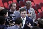 Paul Manafort (midt i billedet) var kun kampagnechef for Donald Trump i kort tid, men nu vil FBI’s særlige undersøge vide, hvad han fik kendskab til. 
