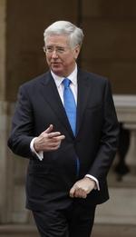 Michael Fallon har sagt op som forsvarsminister på grund af adfærd, som ikke lever op til militærets »høje standarder«. 