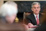 Jay Powell, der har siddet i nationalbankens bestyrelse siden 2012, har eksamen i statskundskab fra Princeton og i jura fra Georgetown. I løbet af karrieren har han været advokat, bankdirektør, vicefinansminister, lobbyist og partner i en grøn investeringsfond. 