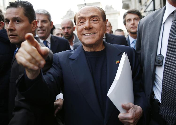 Berlusconi tog æren for valgsejren, som ikke er hans. Nu sætter hans fremmedfjendtlige konkurrenter på højrefløjen dagsordenen i italiensk politik. 