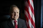 Republikanernes kandidat til Senatet i delstaten Alabama, RoyMoore, anklages for at have befamlet en 14-årig pige. 