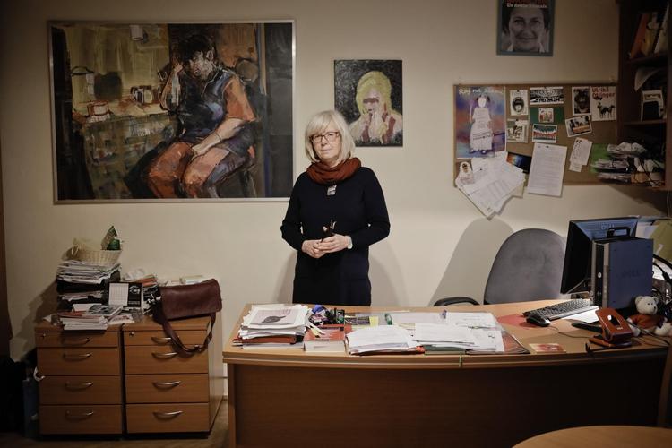 Politiet ransagede i efteråret det kvinderettighedscenter, hvor Urszula Nowa- kowska er leder. Hun ser det som en advarsel mod at protestere over regeringens politik. 