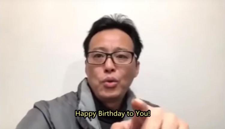Hua Yong kort inden han anholdes. Screendump fra video. 
