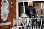 Siden 2012 har stifteren af Wikileaks, Julian Assange, holdt til på Ecuadors ambassade i London, hvor han ved visse lejligheder har vist sig, for eksempel på denne balkon. 