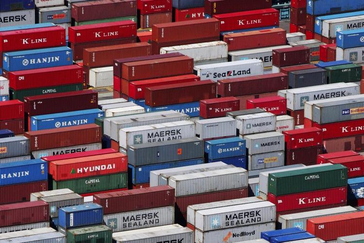 Mærsk og IBM er gået sammen i et projekt, hvor man bruger blockchain til at lave fragtbrevetil indholdet af containere. Formålet erat lave en digital kopi af containeren og indholdet af den, så man har styr på, hvor den er, og hvad den indeholder. 