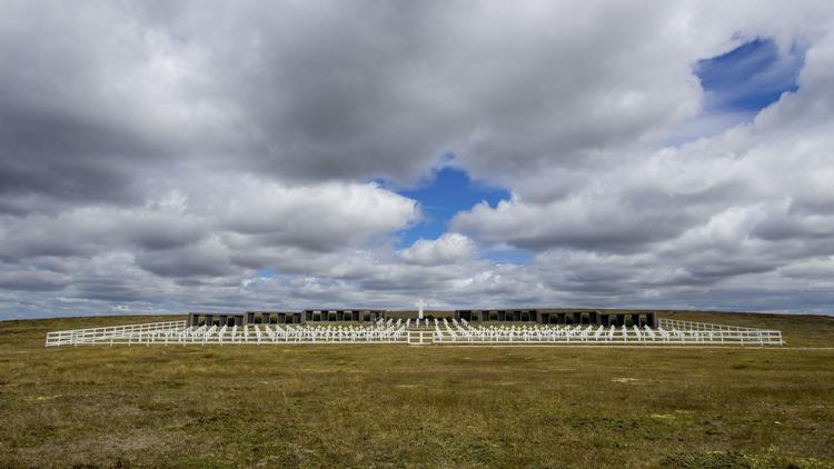 På den militære kirkegård i Darwin på Falklandsøerne har mange faldne argentinske soldater hidtil ligget under anonyme kors. Nu er det lykkedes at identificere 88 af de ukendte. 