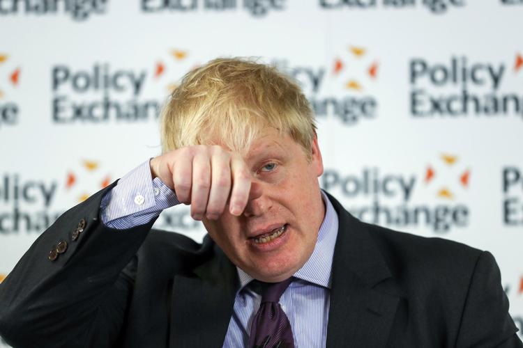 Boris Johnson måtte tørre sved af panden under talen i går, hvor han advarede mod aftaler, som betyder britisk anerkendelse af EU’s love og forordninger i en overgangsperiode efter Brexit. 