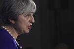 Theresa May bliver angrebet både af EU, partiet Labour og af sine egne partifælder. Paul Ellis/AP