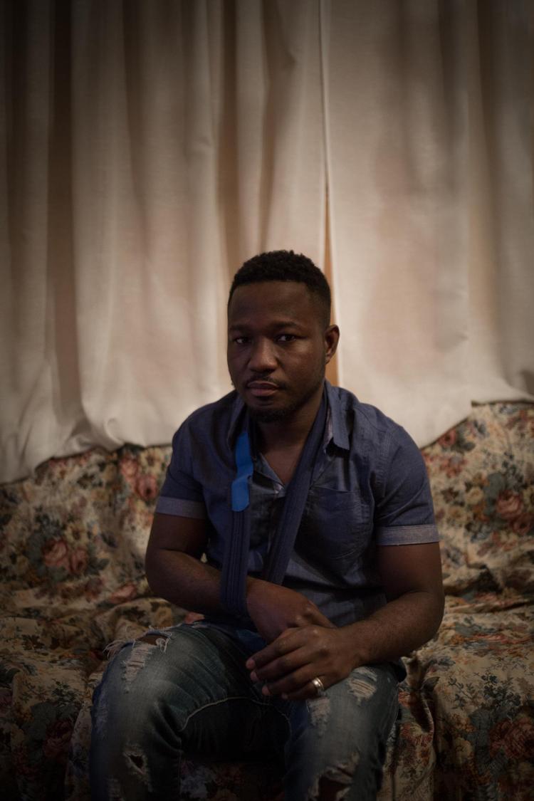  Wilson Kofi var på vej til frisøren for at få styr på håret forud for søndagens kirkebesøg, da han 3. februar blev skudt af en 28-årig italiener på nationalistisk hævntogt. Angrebet på den 20-årige asylansøger fra Ghana og 5 andre indvandrere i byen Macerata blev hurtigt en del af den italienske valgkamp, hvor indvandringen er det dominerende tema. 