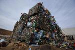 Siden 1950 har industrien produceret mere end 9 milliarder tons plast. Det er nok til at dække Argentina, viste en undersøgelse allerede tilbage i 2015.
 Sergei Grits/AP