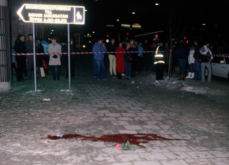 Den tidligere svenske statsminister Olof Palme blev i 1986 skudt i ryggen i det centrale Stockholm, da han var på vej hjem fra biografen med sin kone. Efterforskningen af mordet er den dyreste nogensinde, og har kostet svensk politi 550 millioner svenske kroner. Arkivfoto AP/Scanpix Sweden/Bjorn Elgstrand