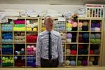 Lukningstruet. Gerard McEvoy klarer nok tage turen fra sit hjem i Newry over grænsen til sin butik i Dundalk, selv om der kommer en toldgrænse. Men måske har hans butik ingen fremtid, og han har ikke meget tiltro, at den britiske regering finder en løsning for nordirere som ham.  Foto Paulo Nunes dos Santos