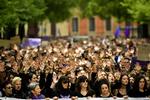 Dommen i voldtægts sagen fra Pamplona har fået titusinder af kvinder på gaden. De er rasende over den fortsatte tendens til, at de som ofre bliver beskyldt for selv at være skyld i at være blevet voldtaget.  Foto: Alvaro Barrientos/AP Alvaro Barrientos/AP/AP