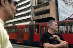 For snart 20 år siden bombede Nato Serbien. Det husker mange serbere, og de bliver mindet om det dagligt af  ruiner i Beograd. Flere steder på Balkan nærer beboerne varmere følelser for Rusland end for EU. Andreas Haubjerg/POLFOTO