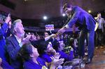Det gik bedre end ventet for demokraterne ved primærvalget forleden i  Californien. Her er det Kevin de Leon, der stiller op til senatet. Mark J. Terrill/AP