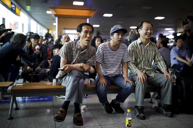 I Seoul fulgte befolkningen topmødet tæt via tv-transmissioner.  Mødet har skabt en vis optimisme  i den sydkoreanske hovedstad. Kim Hong-ji/Reuters/Ritzau Scanpix