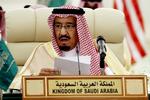 Saudi-Arabiens kong  Salman er gået i ledtog med USA’s  præsident, der vil trække tæppet væk  under det iranske præstestyres  økonomi ved at lukke for landets olieeksport. Alex Brandon/AP