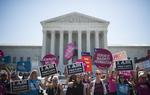 Tilhængere og modstandere demonstrerede foran  højesteret, som i 2016 tog stilling til  Texas’ stramme abortlov.   Bill Clark/AP