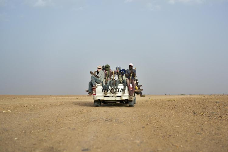 Nyhedsbureauet AP har  afdækket, hvordan Algeriet har indfanget tusindvis af afrikanske migranter og sat dem af i Saharas glohede ørken. Jerome Delay/AP