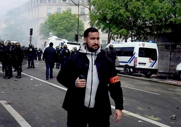 Sikkerhedschefen Alexandre Benalla bankede løs på en demonstrant 1. maj. Nu er Benalla fyret og varetægtsfængslet. Clemont Lanot/AP
