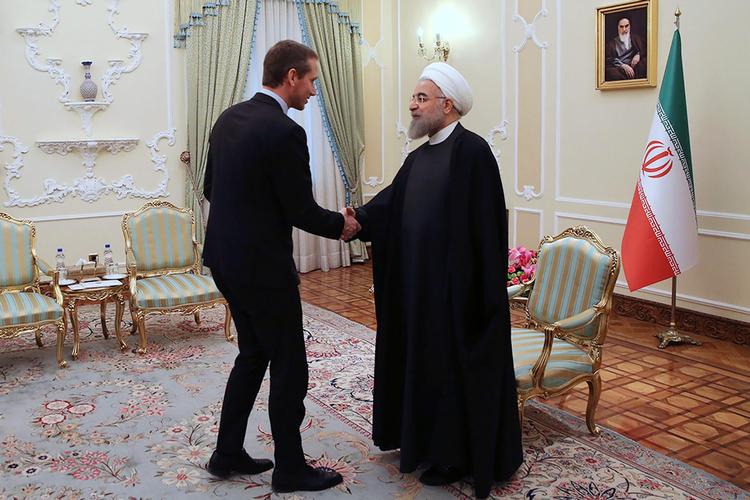 Som udenrigsminister var Kristian Jensen (V) i januar 2016  på besøg i Teheran, hvor han blandt  andre hilste på den iranske præsident Hassan Rouhani. Atomaftalen, som  Iran havde indgået året før, skabte store forventninger til eksportpotentialet til landet. Arkivfoto AP
